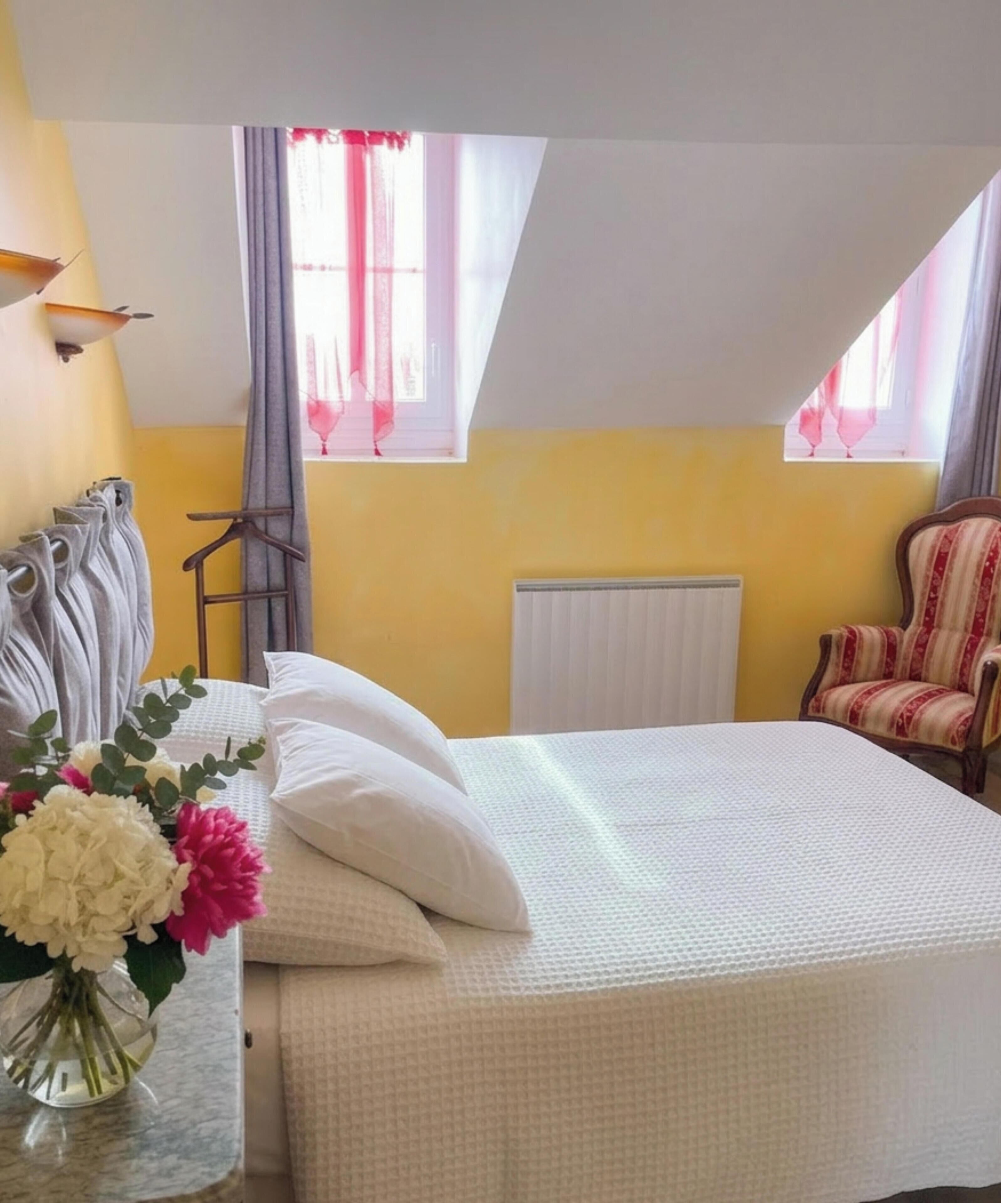 Comfort Suite, Private Bathroom, City View | Blackout drapes, free WiFi