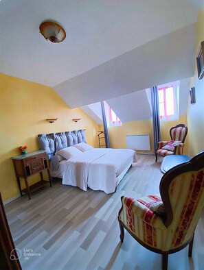 Suite Confort, salle de bains privée, vue ville