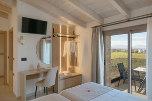 4 bedrooms, in-room safe, iron/ironing board, travel cot - Rose Villa, Heated Pool, Gym & Family Play Areas (9JJ7+34J Skaleta, Greece)