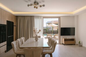 Dining - Rose Villa, Heated Pool, Gym & Family Play Areas (9JJ7+34J Skaleta, Greece)