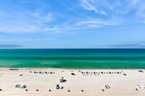 Beach - Gulfside Getaway 915–Beachfront–Sleeps 5 (Panama City Beach)