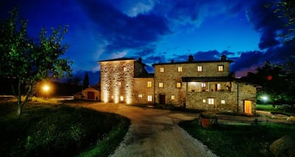 Il Focolare â Grand appartement en agritourisme avec terrasse privĂ©e et piscine