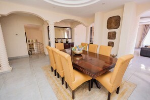 Unclassified image, 4 of 7, button