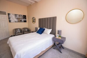 5 bedrooms, iron/ironing board, WiFi, bed sheets