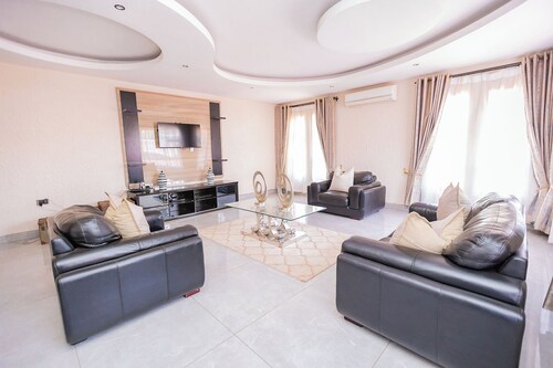 A timeless elegance, modern comfort B&B, nestled in a picturesque, leafy suburb.