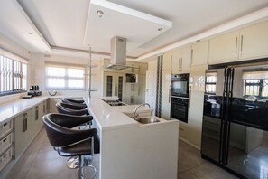 Unclassified image, 3 of 7, button