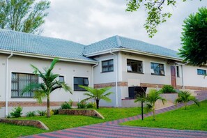 Exterior - A timeless elegance, modern comfort B&B, nestled in a picturesque, leafy suburb. (Harare)