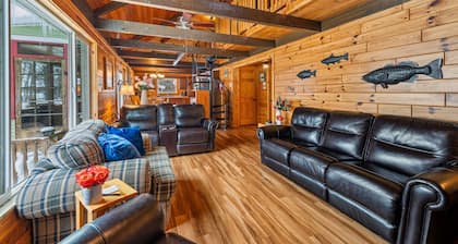 Bass Bay Getaway | Lakefront Family Cottage