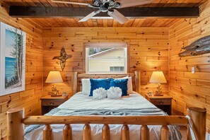 4 bedrooms, free WiFi, bed sheets - Bass Bay Getaway | Lakefront Family Cottage (Elk Rapids)