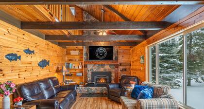 Bass Bay Getaway | Lakefront Family Cottage