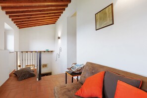 Fireplace - La Torre – Panoramic Apartment in Farmhouse with Pool (Pelago)