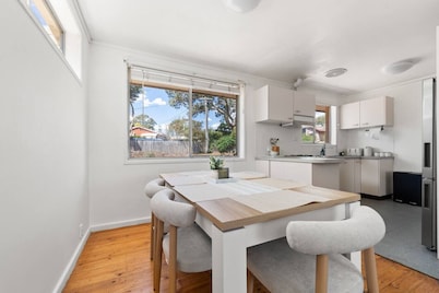 Comfortable Home for 6 | Long & Short Stays