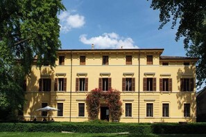 Unclassified image, 4 of 6, button - Vrbo Property (Sermide)