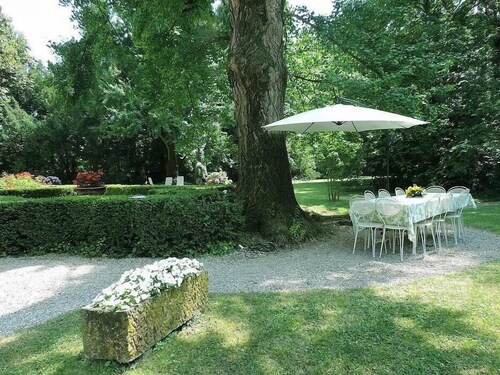 Villa Castellani with park and swimming pool a stone's throw from the Po River bank