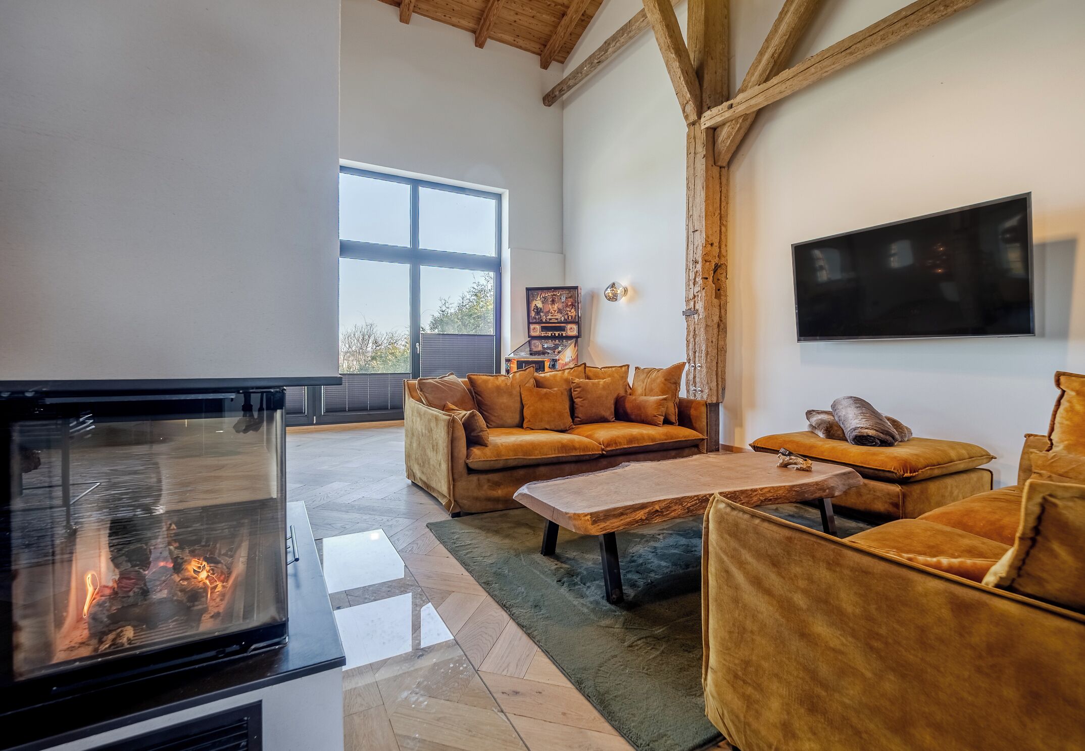 TV, fireplace, stereo