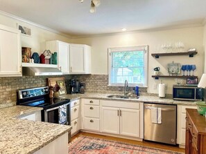Private kitchen - Classic Augusta Ranch  Covered Porch  Minutes to the Masters (Augusta)