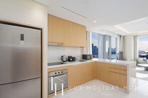 Private kitchen - LUX Iconic Views at Palm Tower Suite 8 (Dubai)