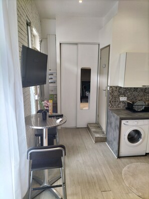 Interior - Studio in city center residence (Dijon)
