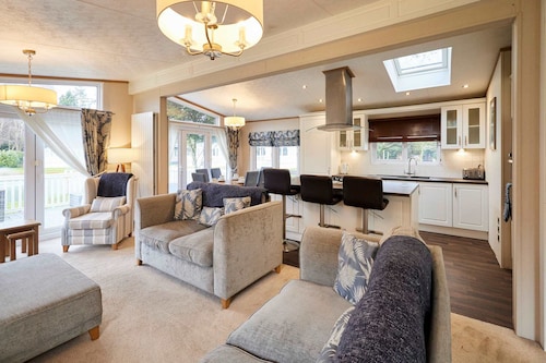 Host Stay Sutton Lodge