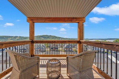 Hooked on Branson Cove - Pool Hot Tub Fireplace