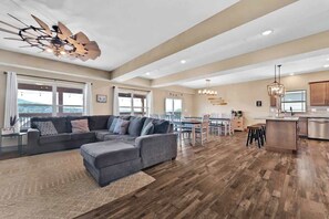 7 bedrooms - Hooked on Branson Cove - Pool Hot Tub Fireplace (Hollister)