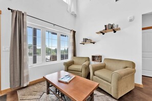 บ้านพัก | 8 ห้องนอน