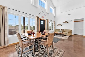 บ้านพัก | 8 ห้องนอน