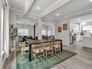 6 bedrooms - Modern Luxury Minutes From Downtown Dallas (Dallas)