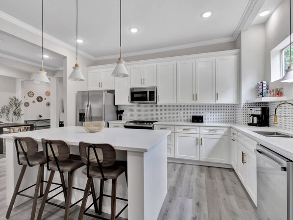 6 bedrooms - Modern Luxury Minutes From Downtown Dallas (Dallas)