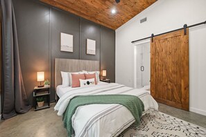 Suite | 4 bedrooms - Hgtv Cabin- 2 Private Acres -patio Oasis Dogs OK (Broken Bow)