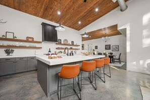Suite | 4 bedrooms - Hgtv Cabin- 2 Private Acres -patio Oasis Dogs OK (Broken Bow)