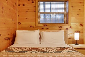 Suite | 6 bedrooms - Cozy Freeland Retreat- Firepit Pool Table Hot Tub (Parryville)