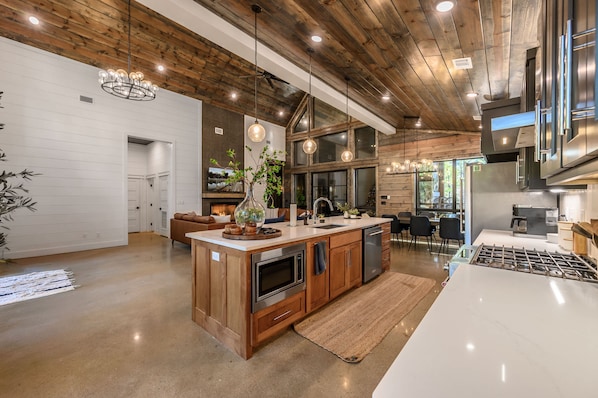 Suite | 3 bedrooms - Cabin - Near Black Mountain (Broken Bow)