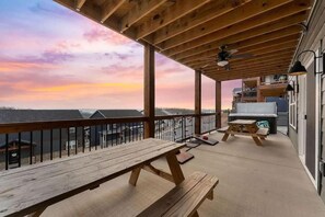 House | 9 bedrooms - Modern Getaway w Hot Tub Arcade Stunning Views (Branson)