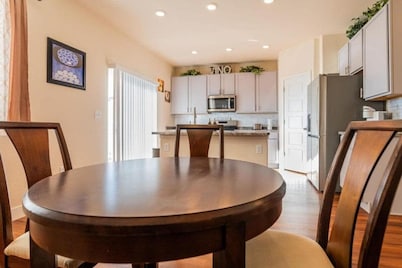 Elegant Spacious 4BR Home Peyton