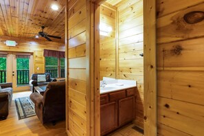 Suite - Dogwood Grand Cabin Hot tub and Games (Gatlinburg)