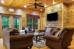 Suite - Dogwood Grand Cabin Hot tub and Games (Gatlinburg)