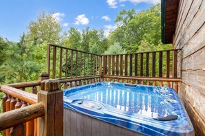 8 bedrooms - Dogwood Grand Cabin Hot tub and Games (Gatlinburg)
