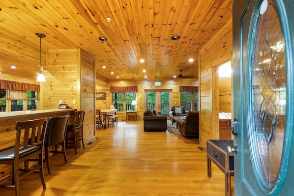 Room - Dogwood Grand Cabin Hot tub and Games (Gatlinburg)