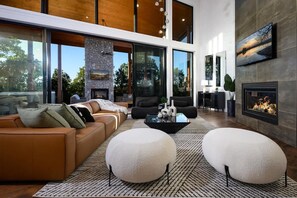 House - Sit n Go Family Retreat Poker Darts Billiards (Broken Bow)