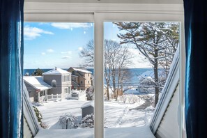 Interior - Near Nubble Lighthouse | Walk to Beach | Ocean Views | Rooftop | Sleeps 10 (Cape Neddick)