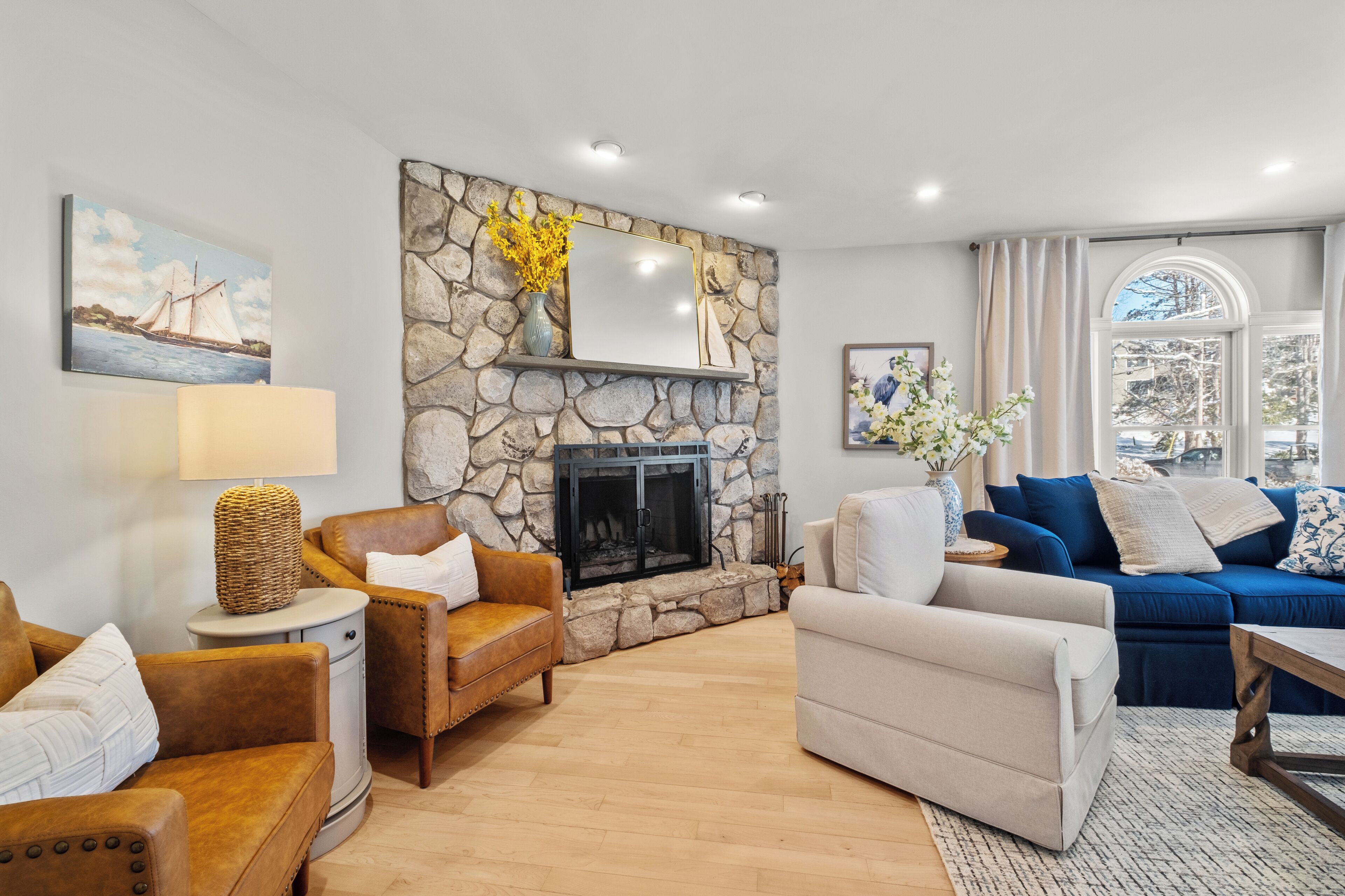 Smart TV, fireplace