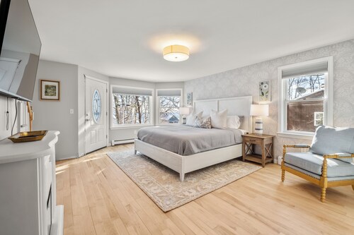 Near Nubble Lighthouse | Walk to Beach | Ocean Views | Rooftop | Sleeps 10