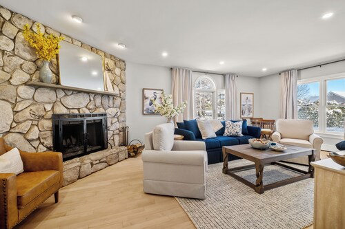 Near Nubble Lighthouse | Walk to Beach | Ocean Views | Rooftop | Sleeps 10