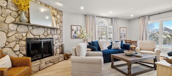 Near Nubble Lighthouse | Walk to Beach | Ocean Views | Rooftop | Sleeps 10