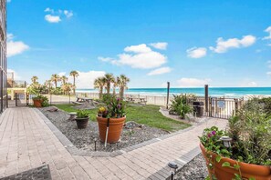 Studio - Beach Studio With Partial Water Views Sundeck Pool (Daytona Beach Shores)