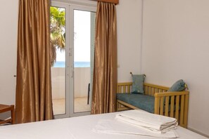Apartment - Seaheaven House A2 - Beachfront Nest Memi Koroni (Pylos-Nestoras)