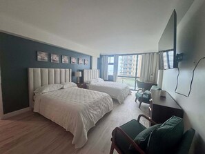 House | 2 bedrooms, Internet - Oceanside Duo 2 Updated Rooms w Water Views (Daytona Beach Shores)