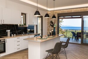 Fridge, microwave, oven, stovetop - Villa Licaj with Private Pool (Zakynthos)