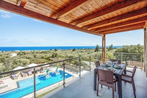 Outdoor dining - Villa Licaj with Private Pool (Zakynthos)